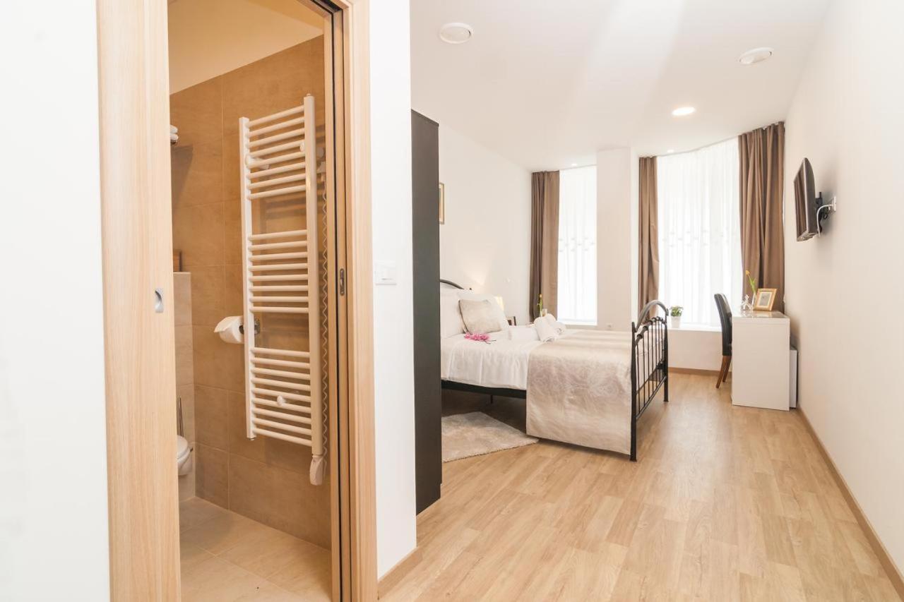 Via Domus Hotel สปลิท ภายนอก รูปภาพ